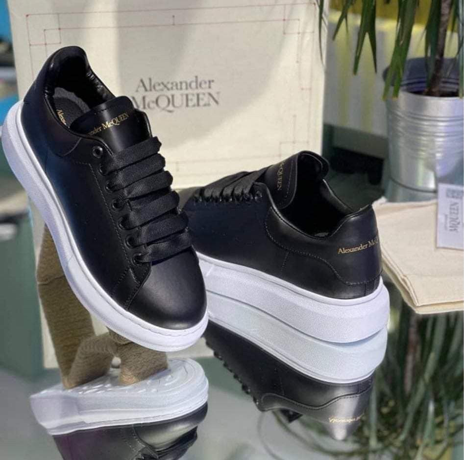 Sneakers Model AMQ – Negru