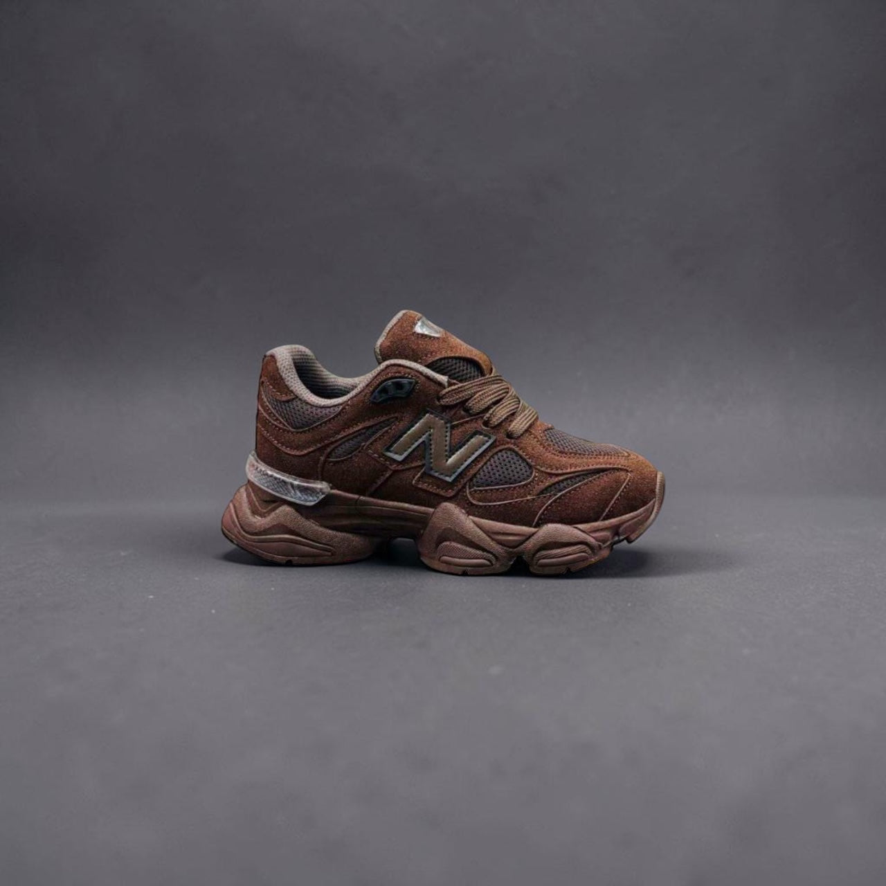 Adidași Model NB Brown