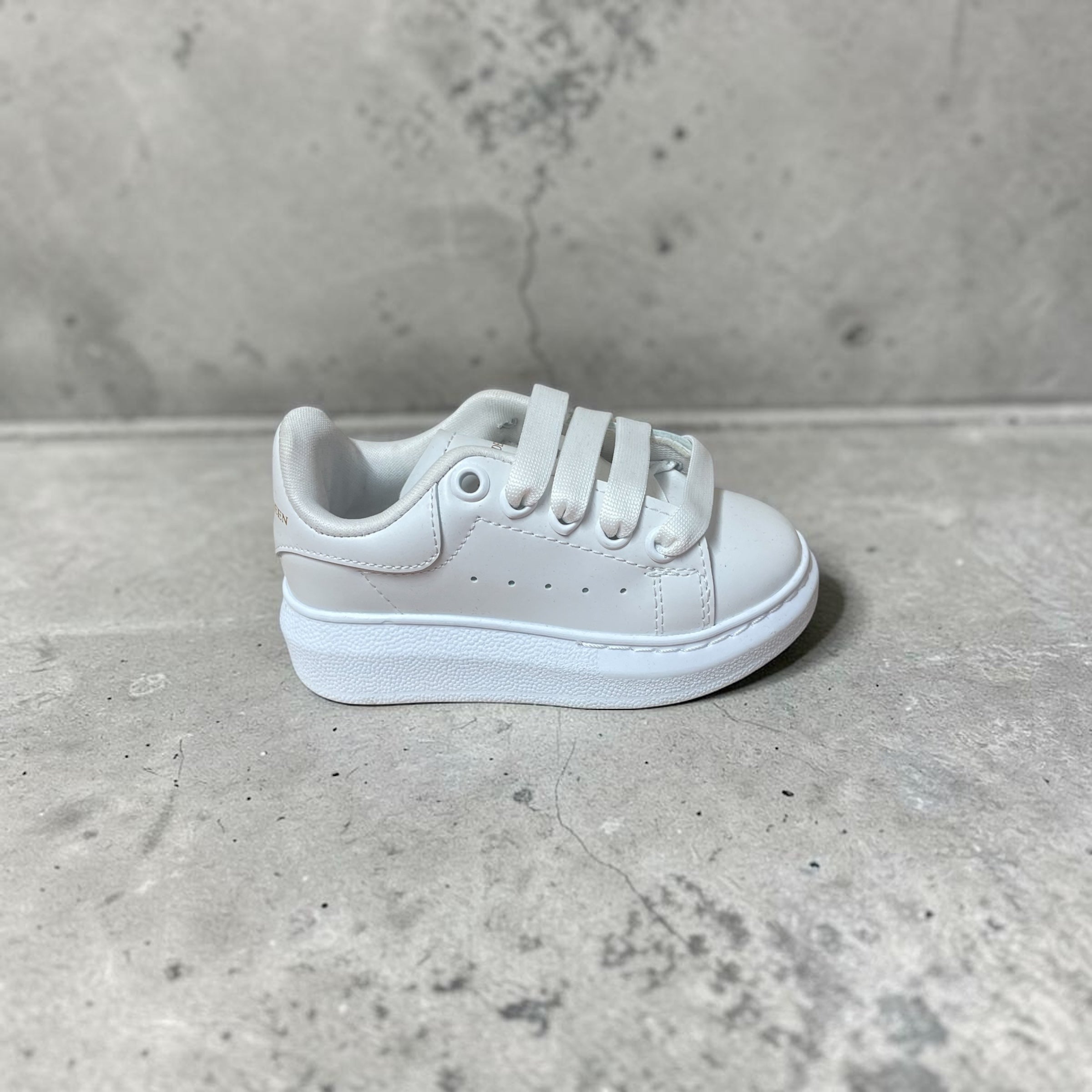 Adidași MQ White