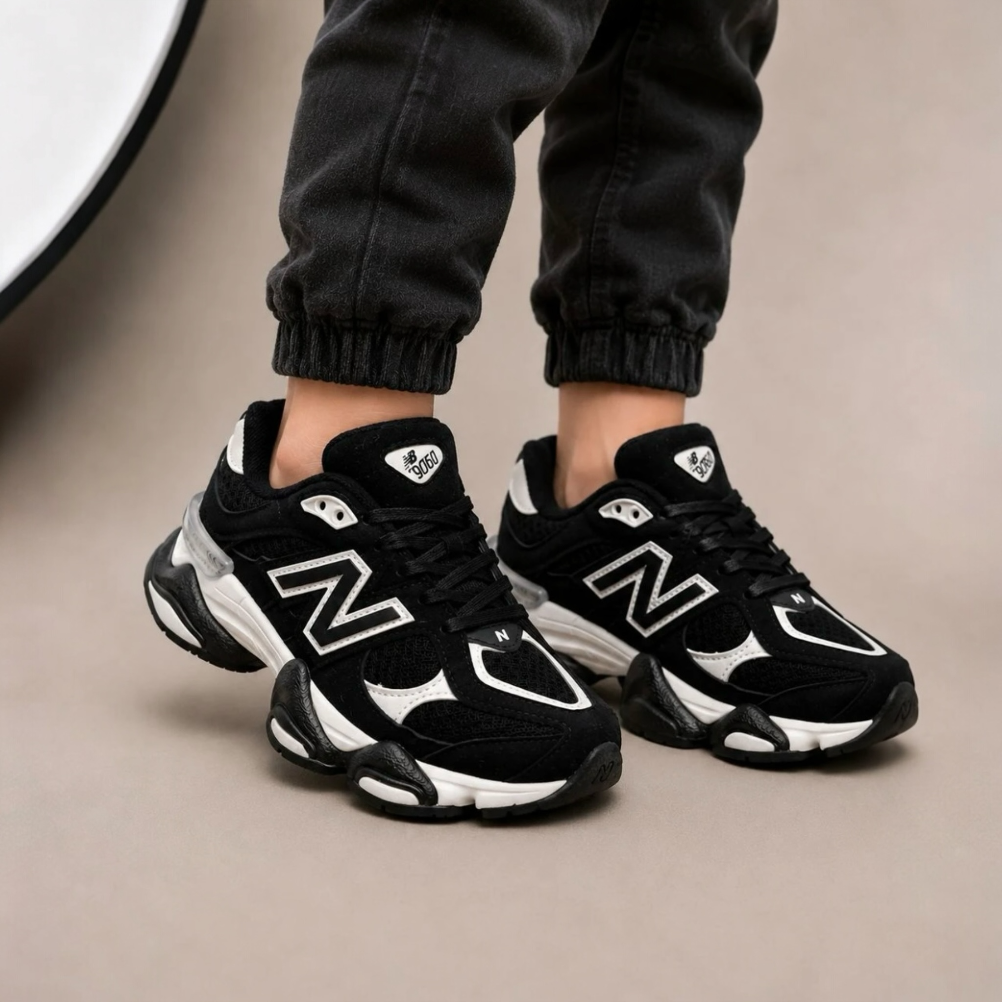 Sneakers Unisex New B Black & White